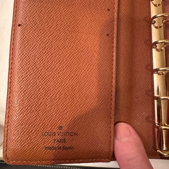 Louis Vuitton agenda with unbranded paper to start your journey. - Picture 5 of 12